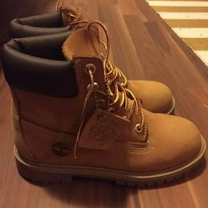 Timberland Boots (BOYS SIZE 4)